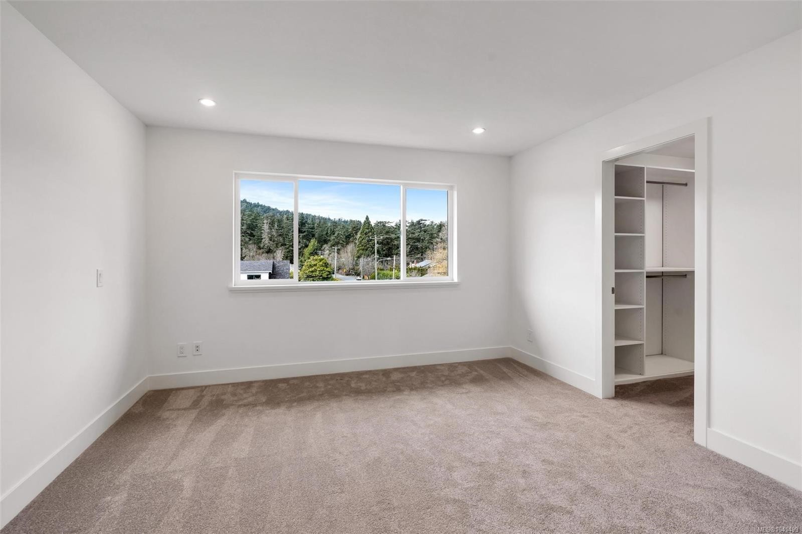 #3-1559 Ash Rd, Saanich, BC