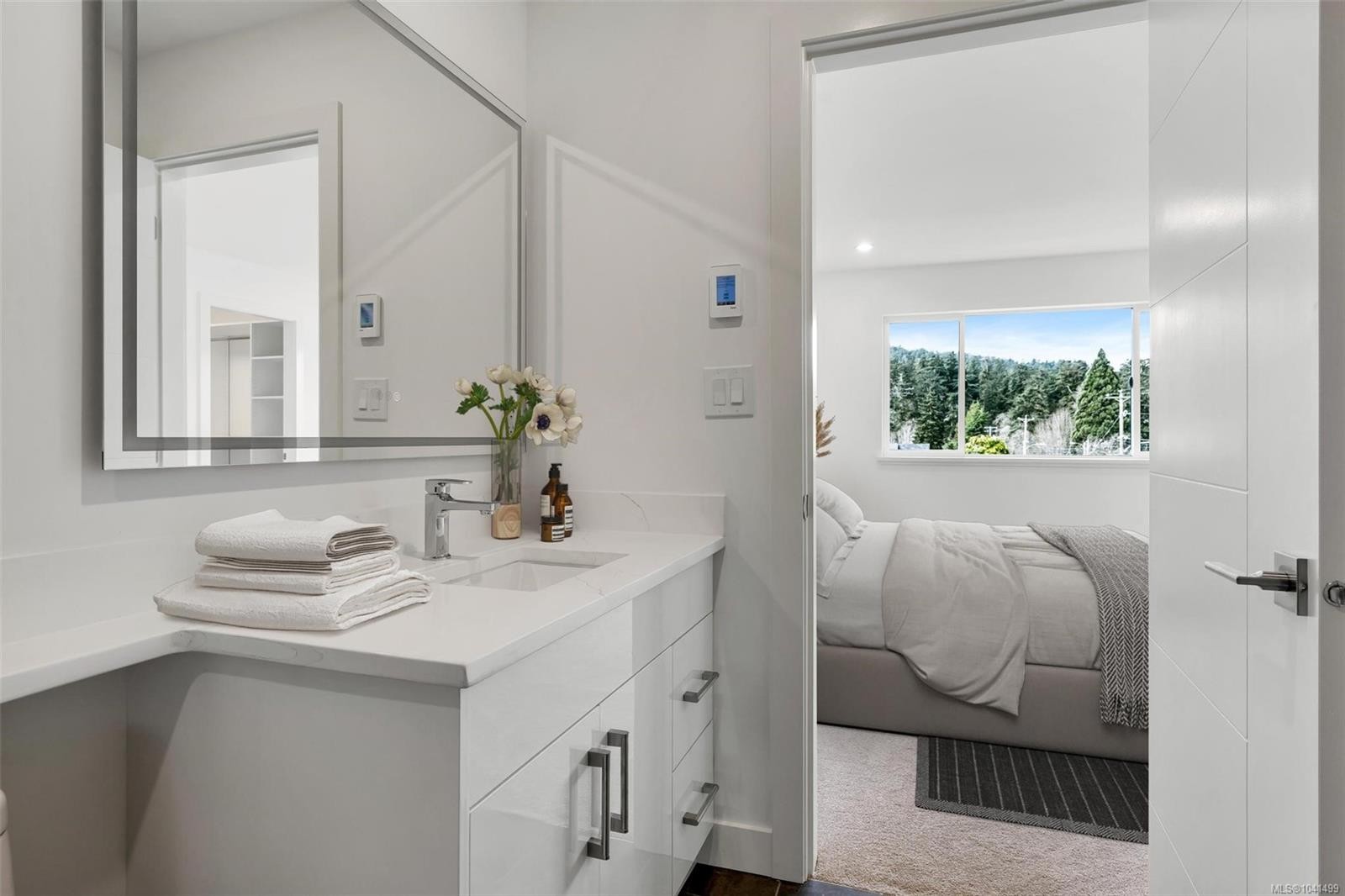 #3-1559 Ash Rd, Saanich, BC