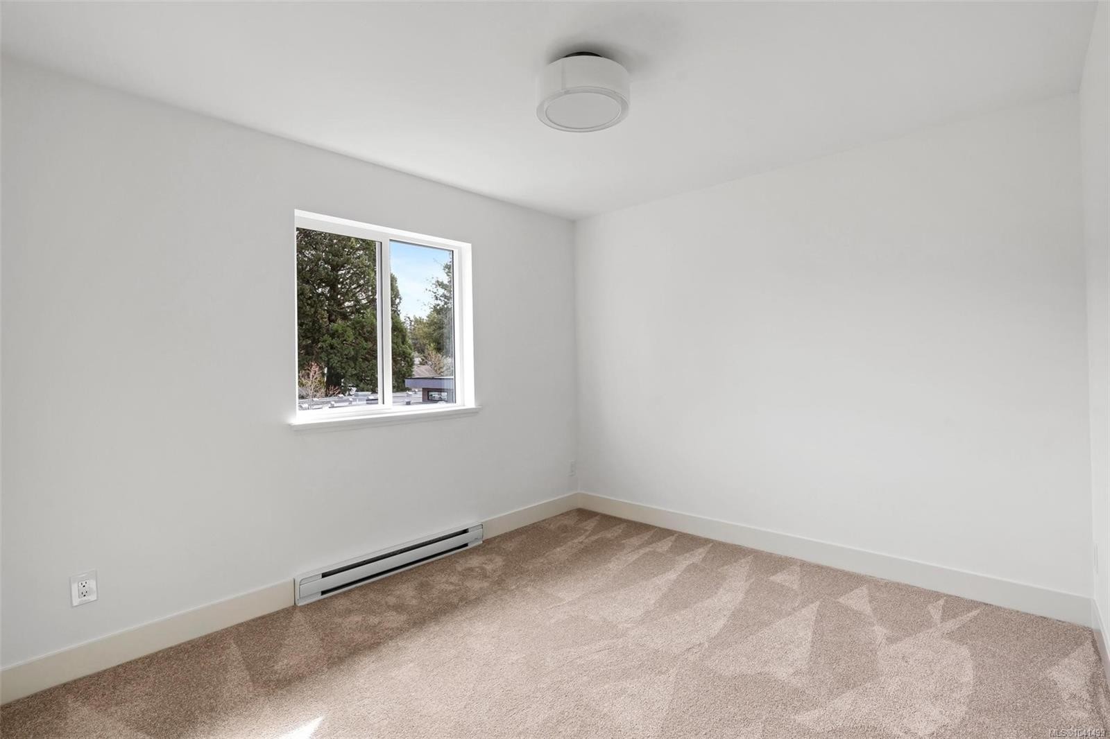 #3-1559 Ash Rd, Saanich, BC