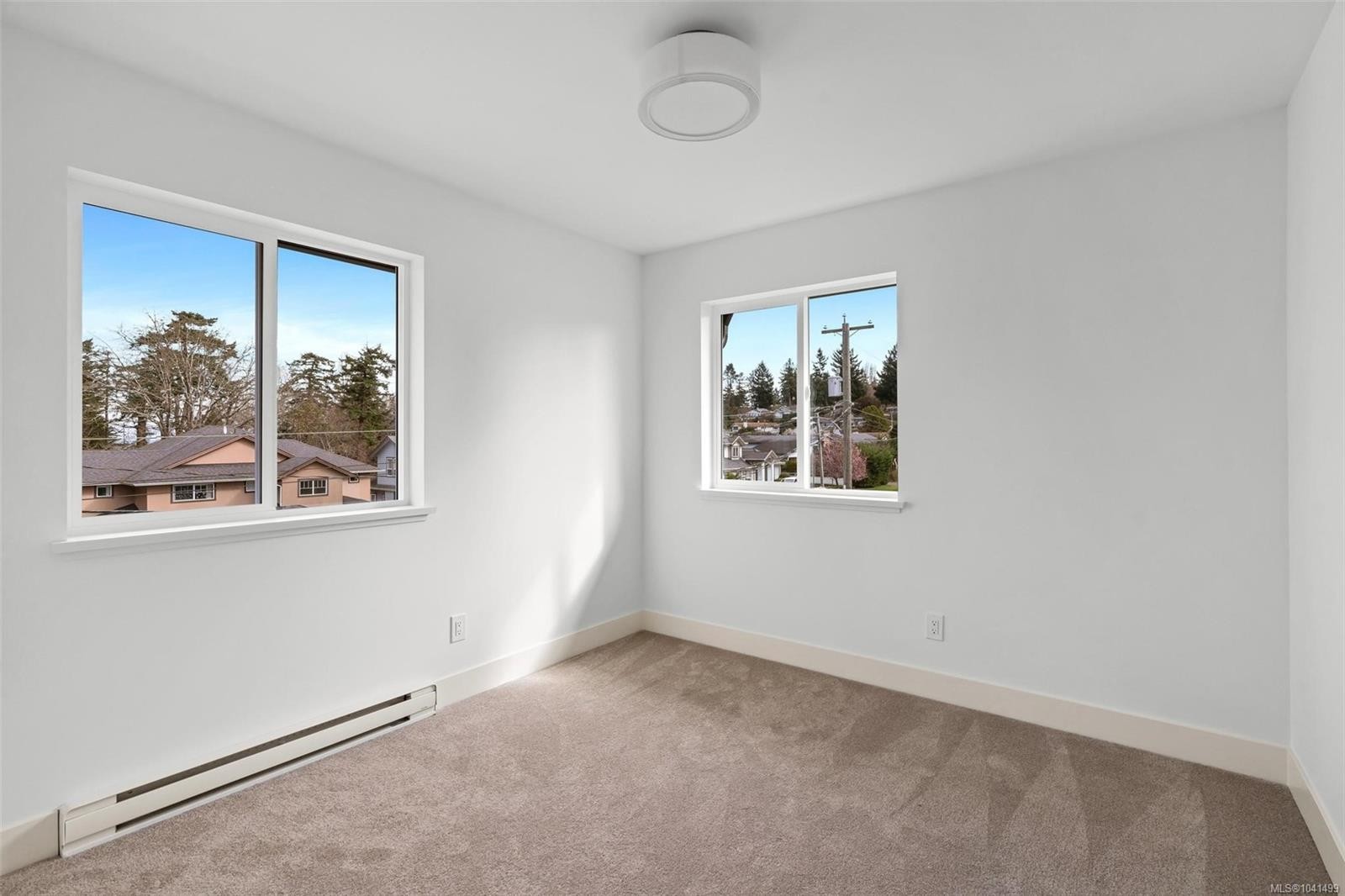 #3-1559 Ash Rd, Saanich, BC