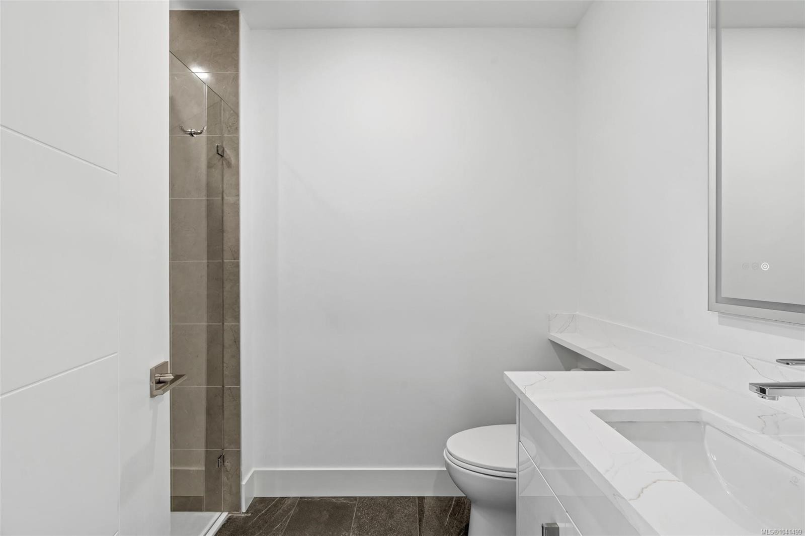 #3-1559 Ash Rd, Saanich, BC