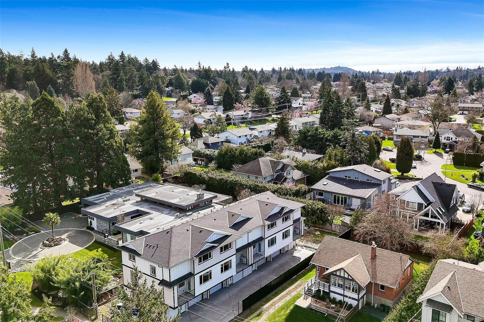 #3-1559 Ash Rd, Saanich, BC