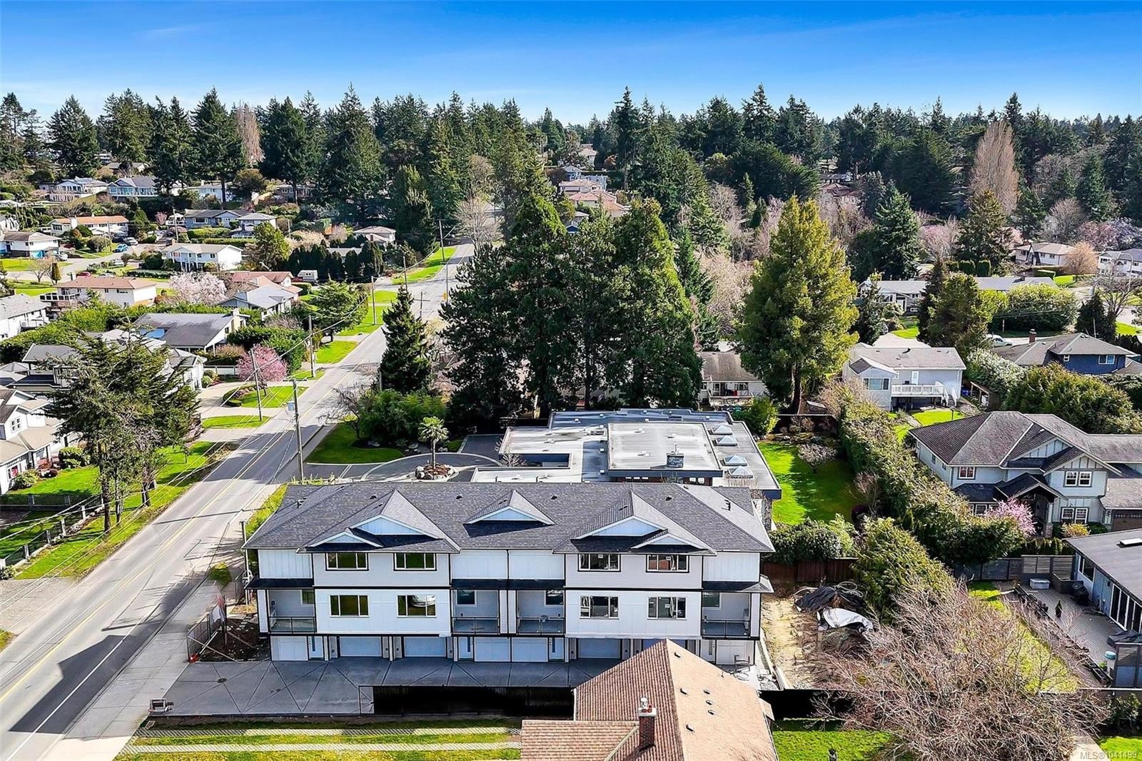 #3-1559 Ash Rd, Saanich, BC