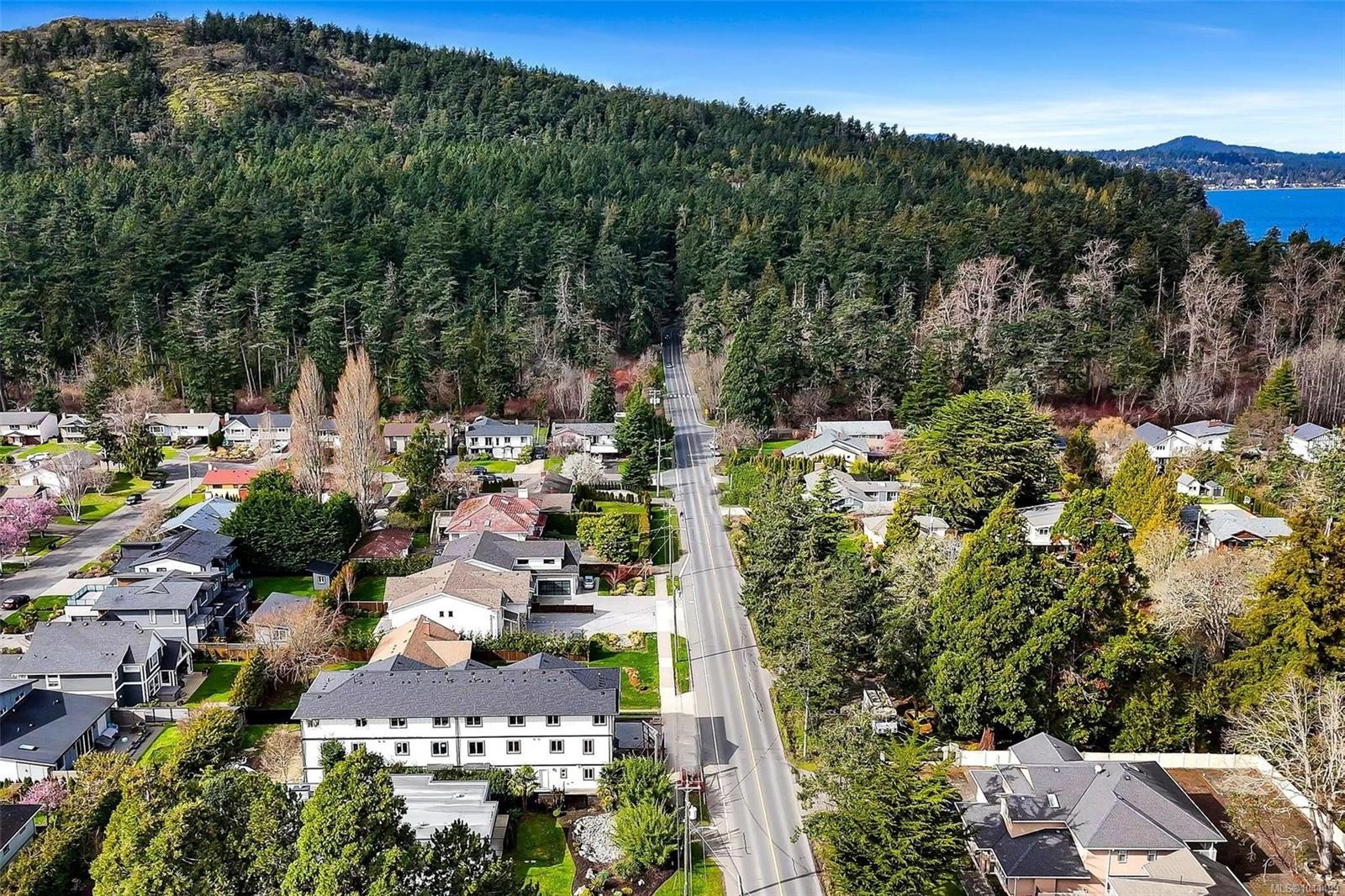 #3-1559 Ash Rd, Saanich, BC