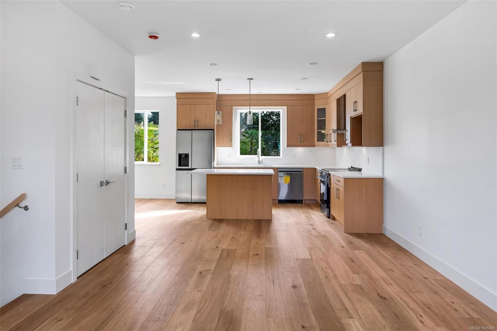 #3-1559 Ash Rd, Saanich, BC