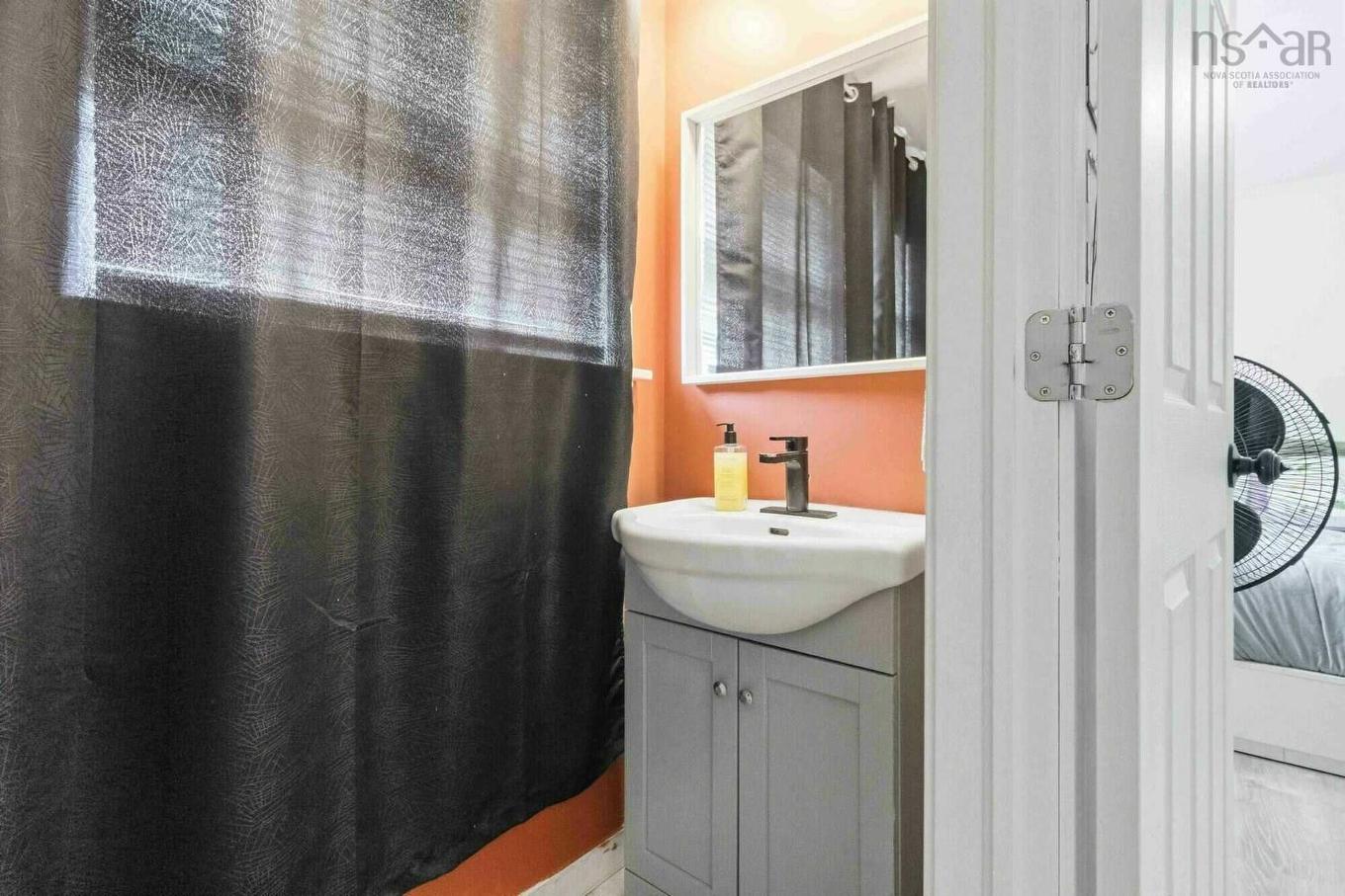 38 Dawson Street, Bridgewater, NS