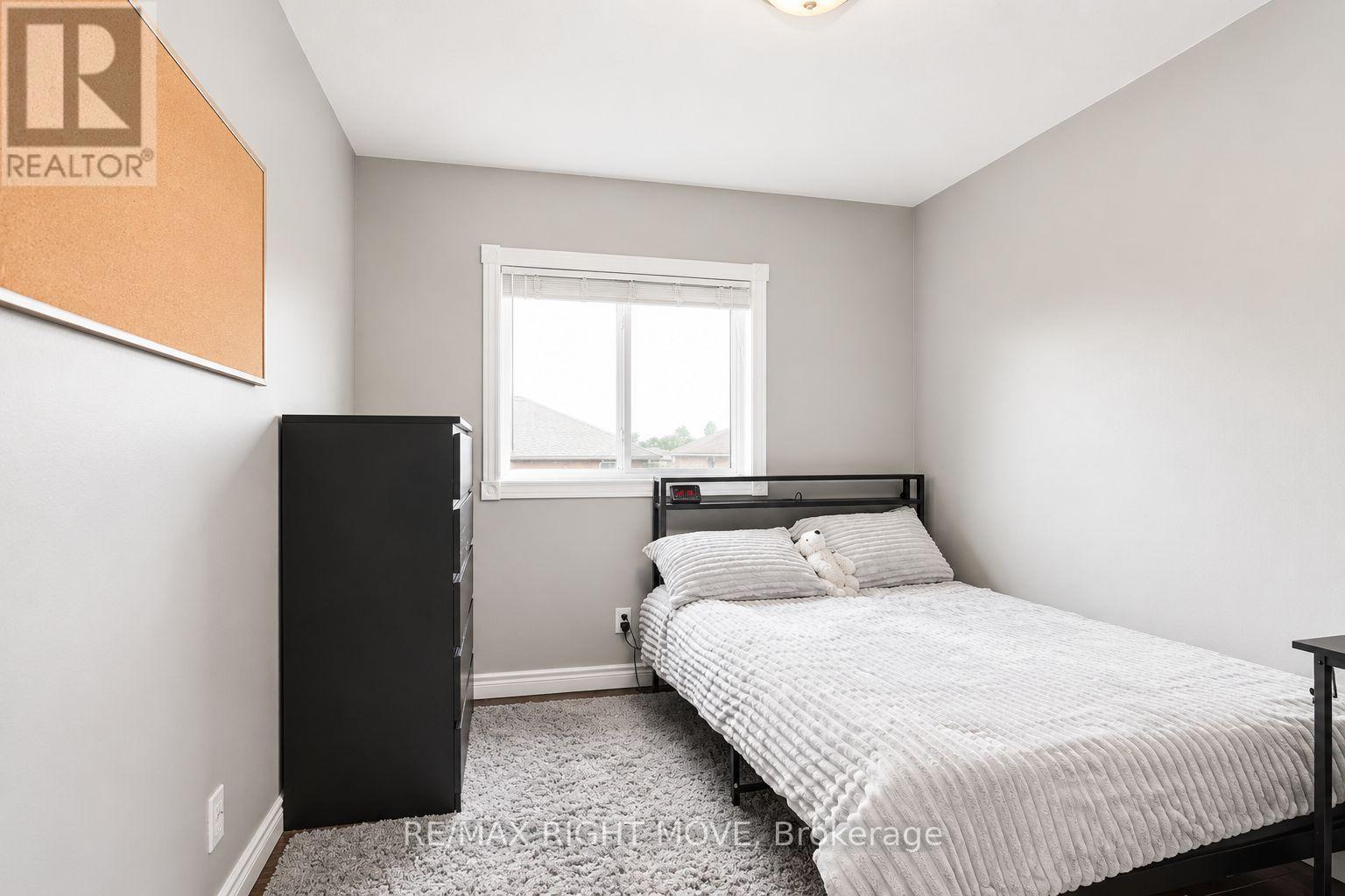 21 Michael Crescent, Barrie, ON