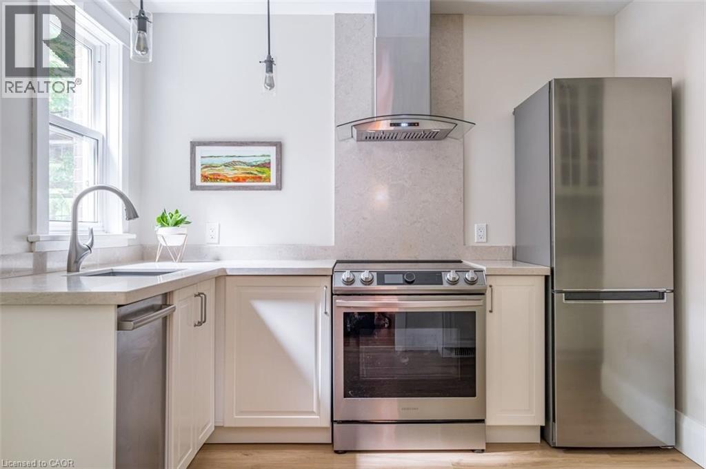 11 Dromore Crescent, Hamilton, ON - Indoor Photo Showing Kitchen With Upgraded Kitchen