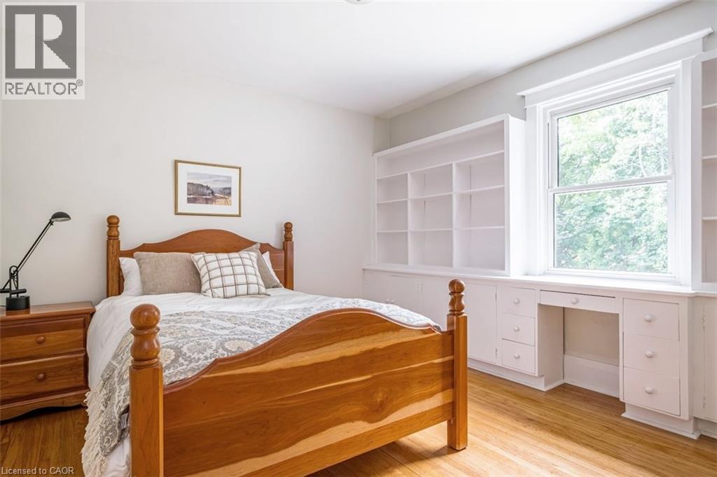 11 Dromore Crescent, Hamilton, ON - Indoor Photo Showing Bedroom