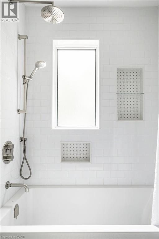 11 Dromore Crescent, Hamilton, ON - Indoor Photo Showing Bathroom