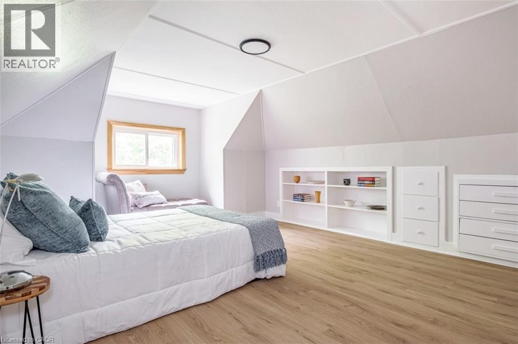 11 Dromore Crescent, Hamilton, ON - Indoor Photo Showing Bedroom