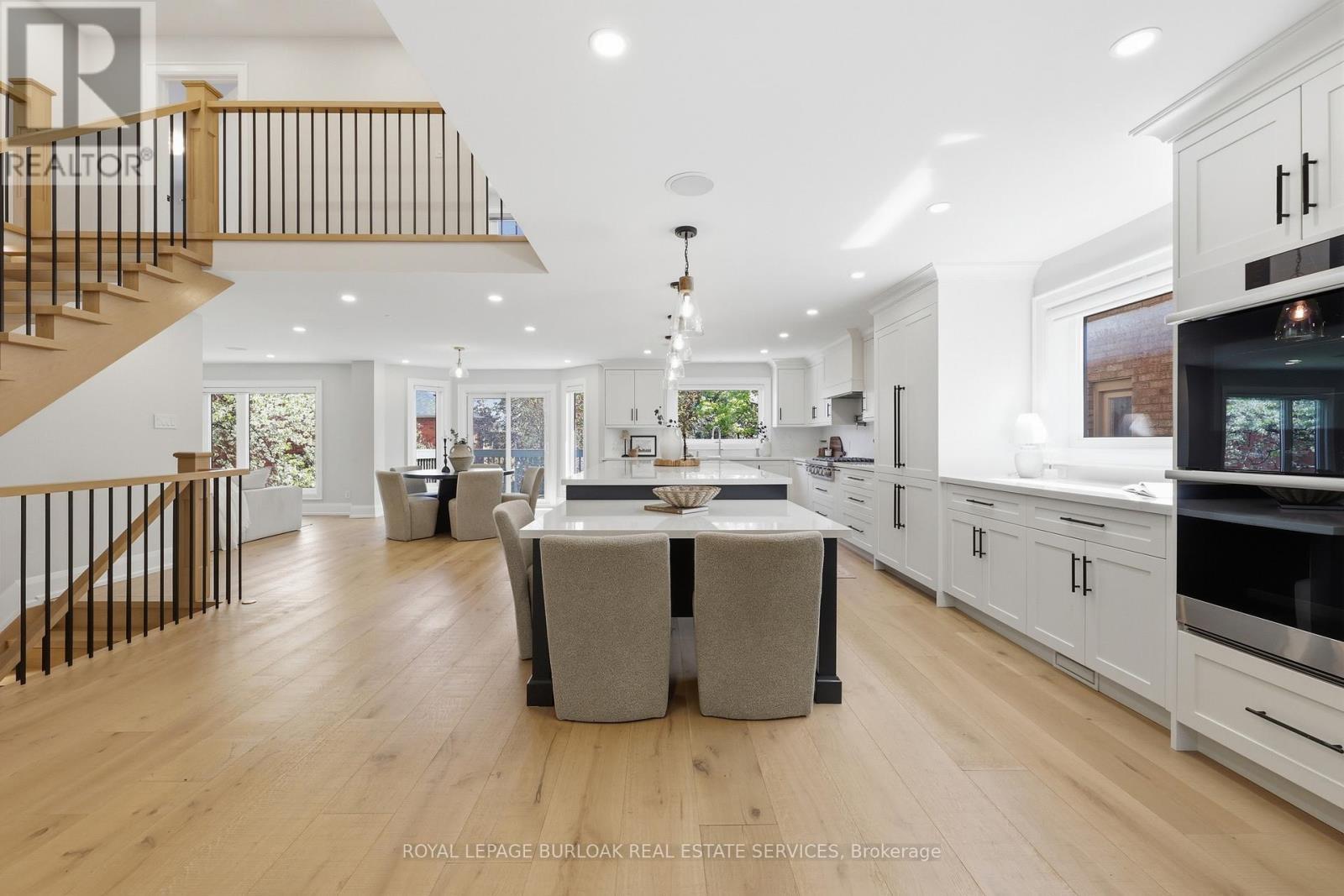 2029 Kempton Park Drive, Mississauga, ON - Indoor Photo Showing Kitchen With Upgraded Kitchen