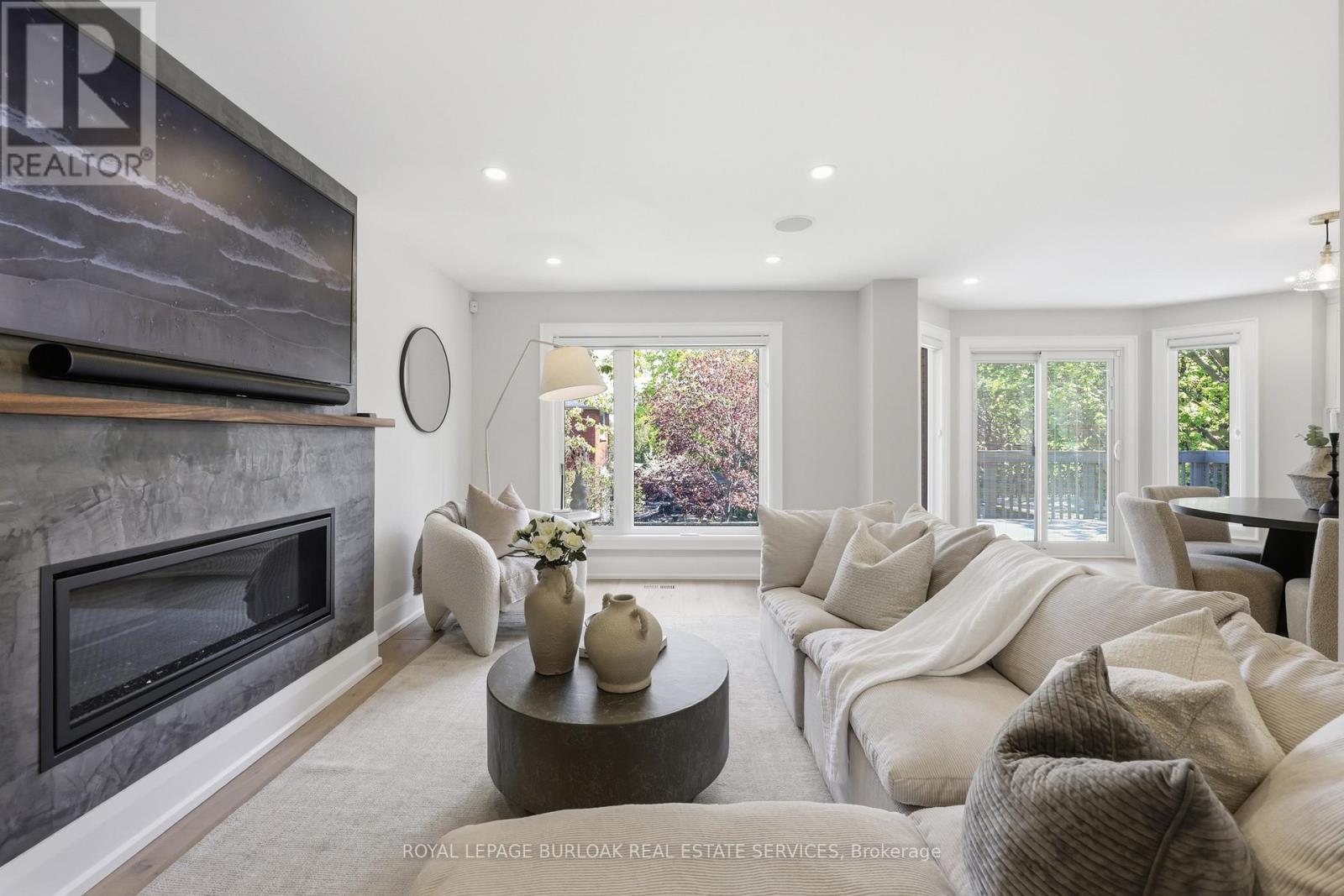 2029 Kempton Park Drive, Mississauga, ON - Indoor Photo Showing Living Room With Fireplace