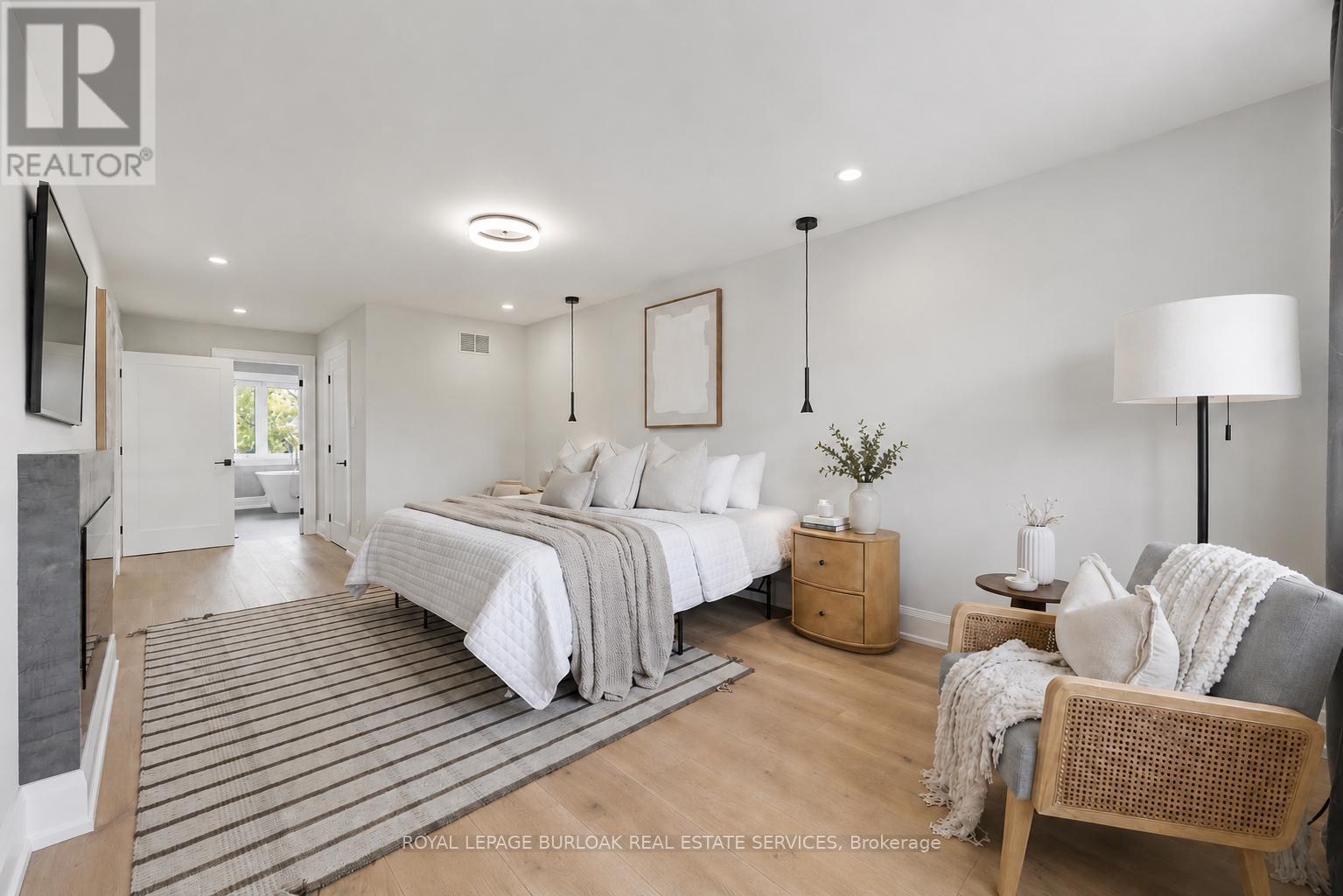 2029 Kempton Park Drive, Mississauga, ON - Indoor Photo Showing Bedroom