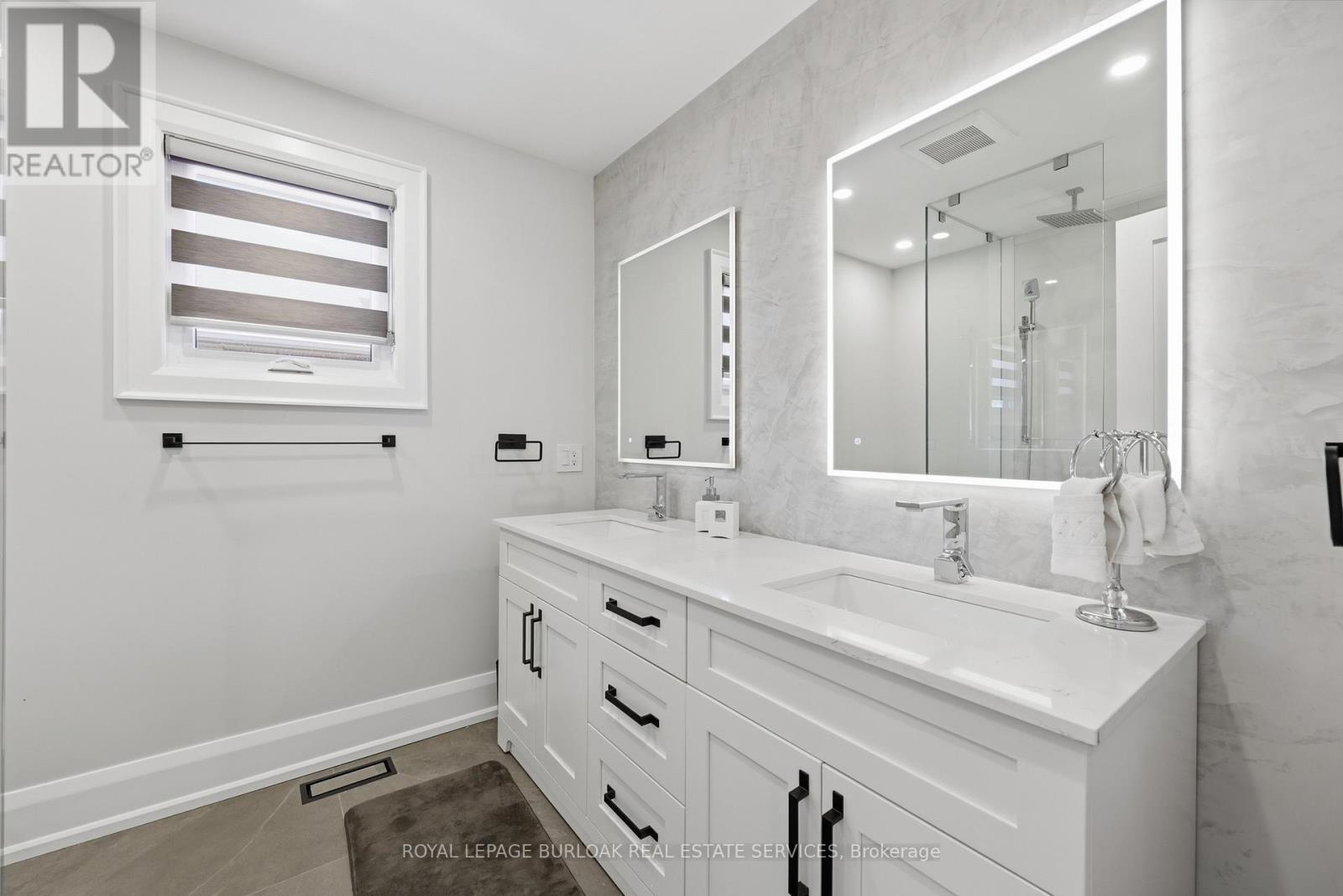 2029 Kempton Park Drive, Mississauga, ON - Indoor Photo Showing Bathroom