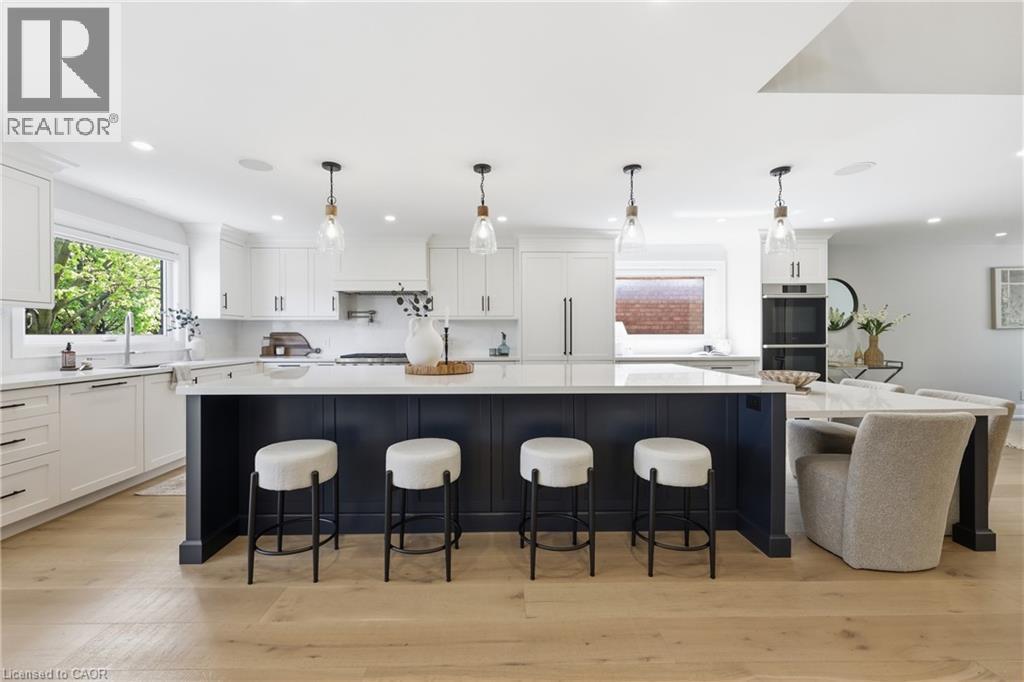 2029 Kempton Park Drive, Mississauga, ON - Indoor Photo Showing Kitchen With Upgraded Kitchen