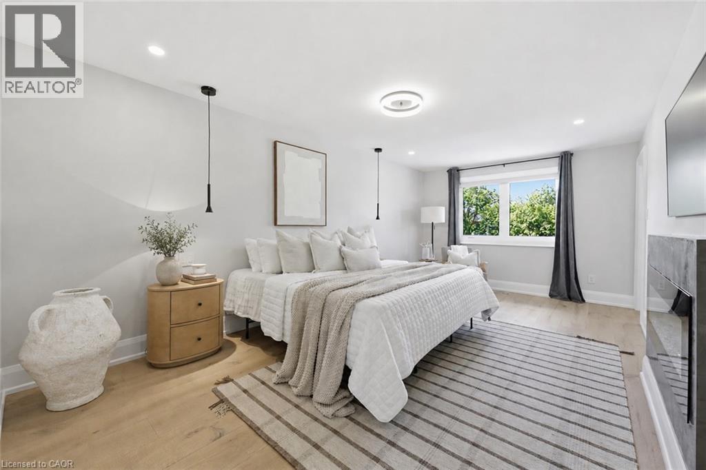 2029 Kempton Park Drive, Mississauga, ON - Indoor Photo Showing Bedroom