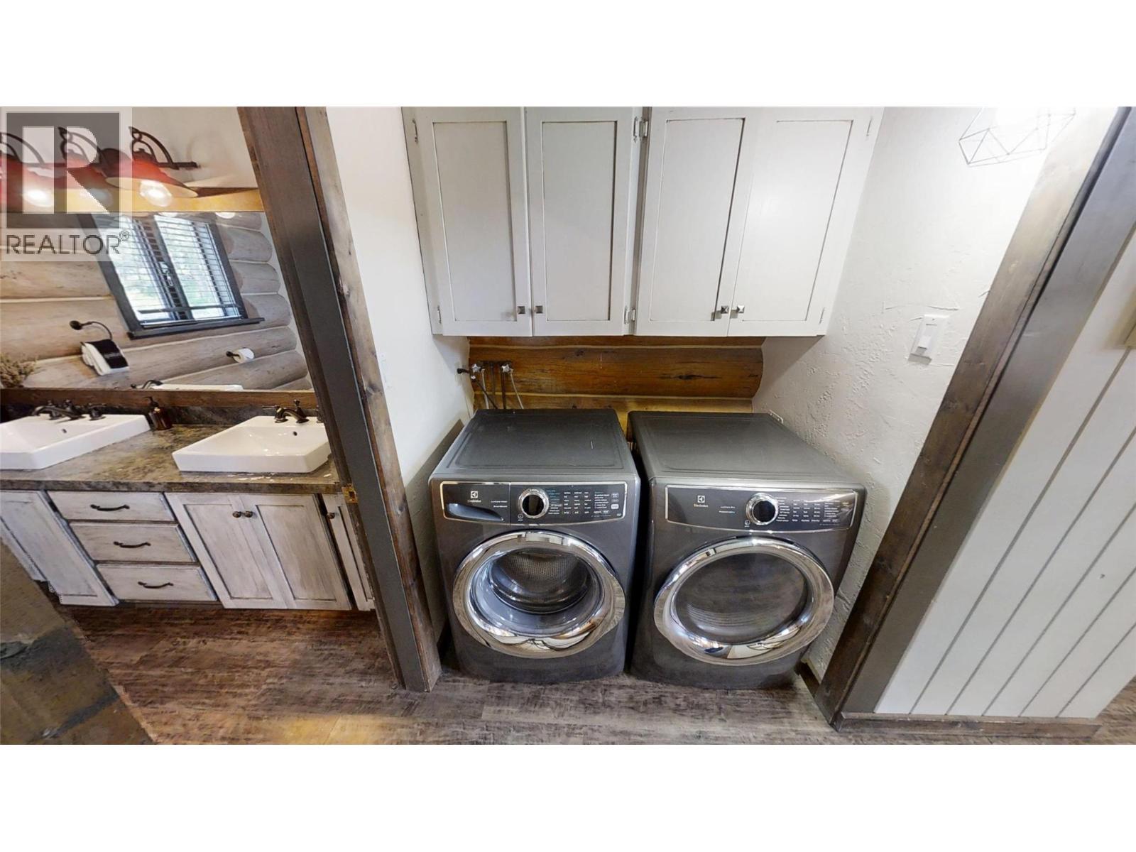 Laundry - 1600 14Th Street, Invermere, BC