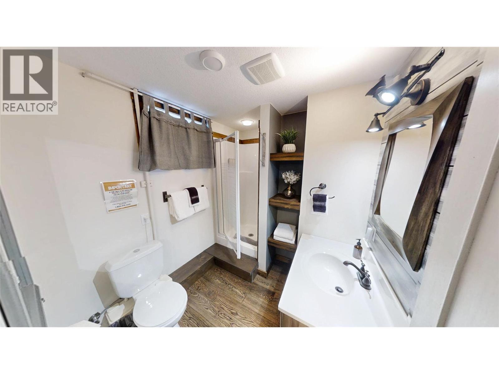 Bathroom - 1600 14Th Street, Invermere, BC