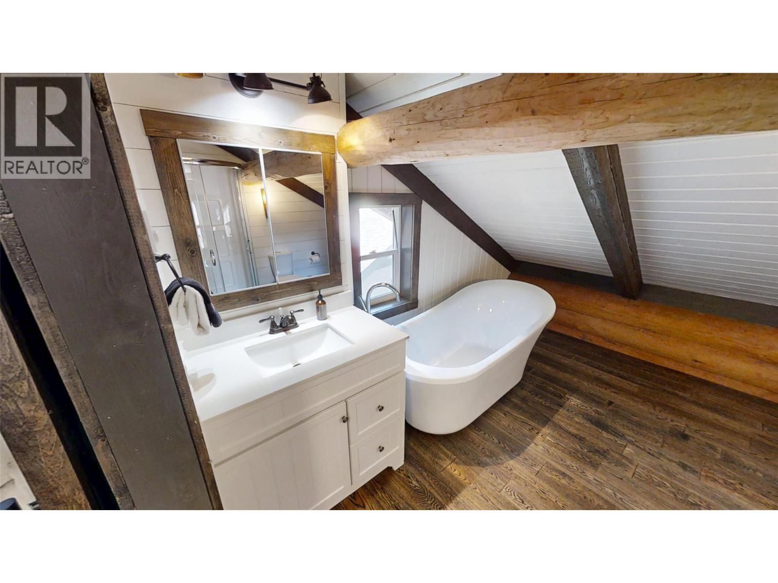 Ensuite - 1600 14Th Street, Invermere, BC
