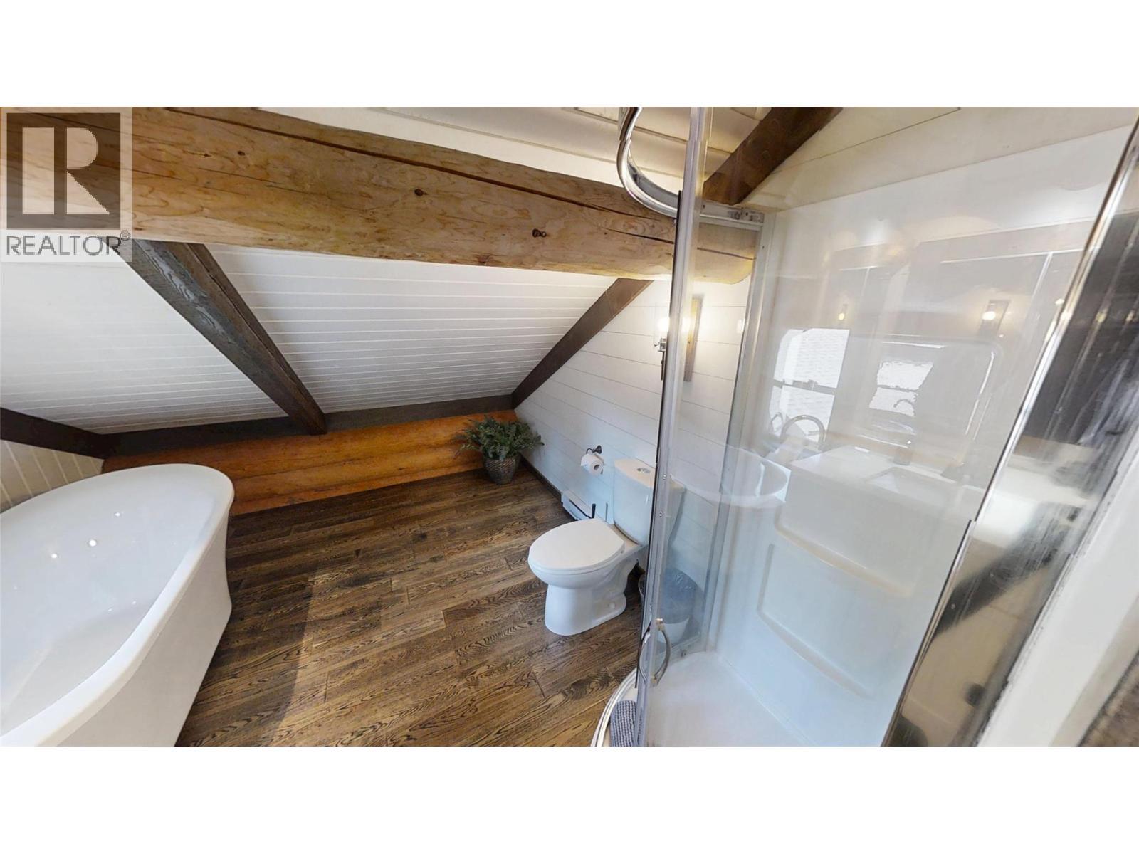 Ensuite - 1600 14Th Street, Invermere, BC
