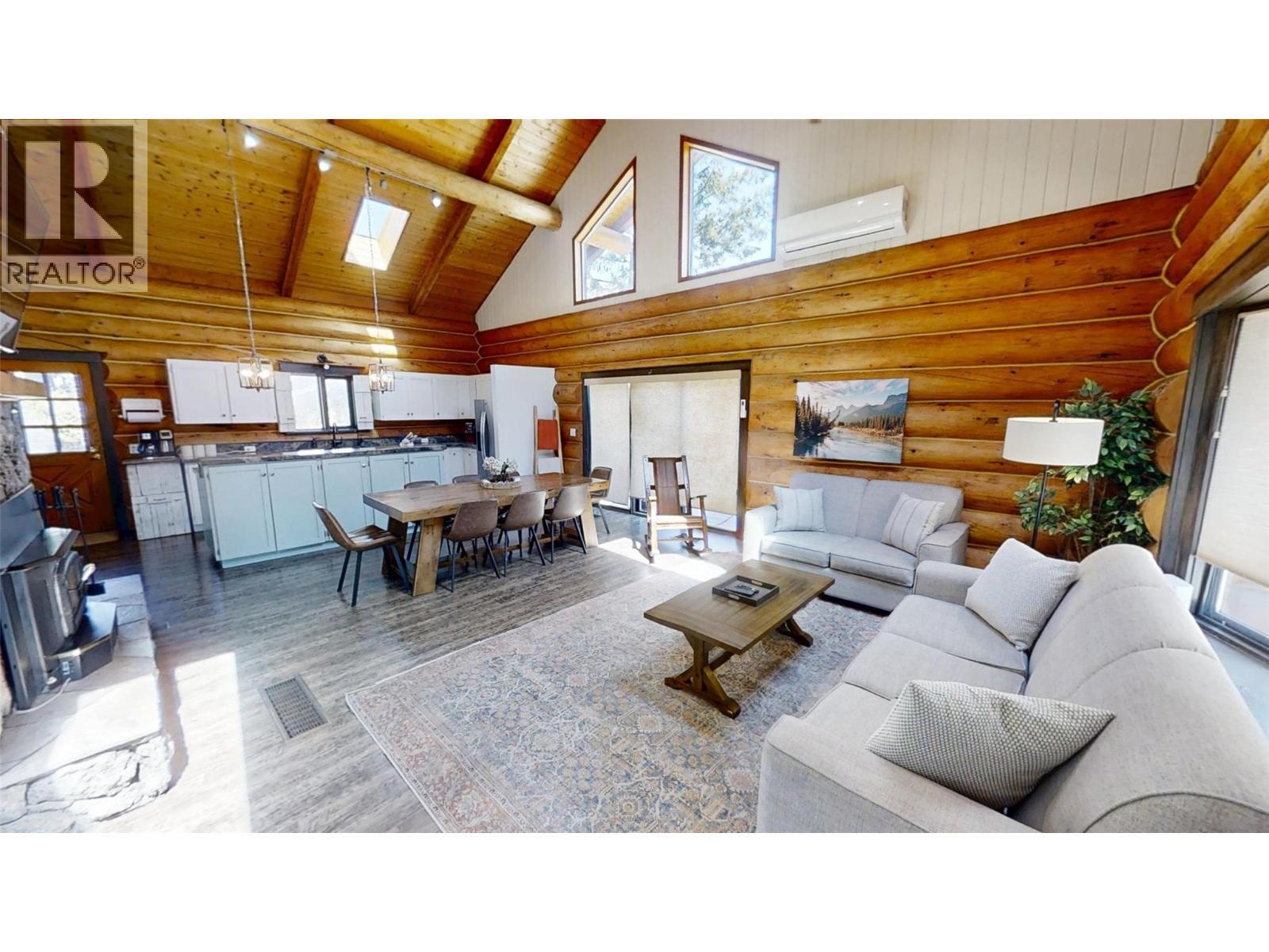 Living - 1600 14Th Street, Invermere, BC