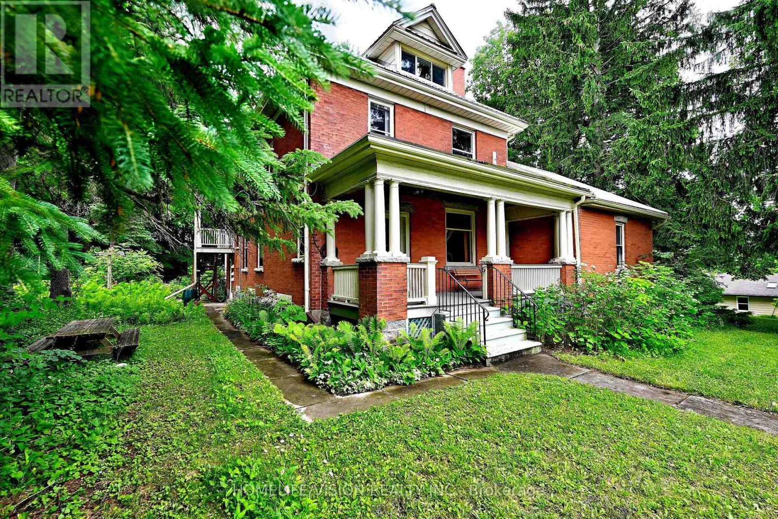 135 Elgin Street N, Cambridge, ON