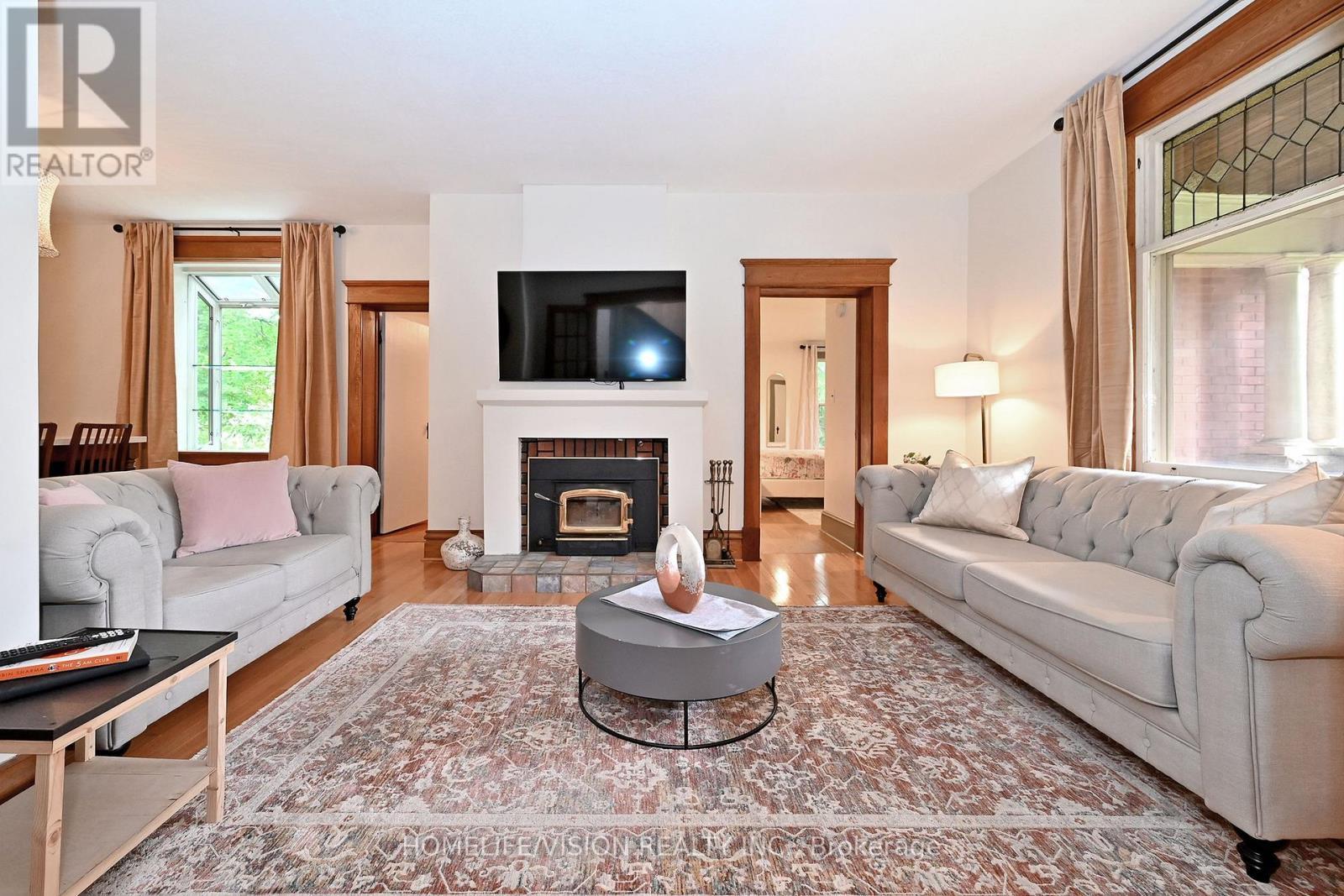 135 Elgin Street N, Cambridge, ON