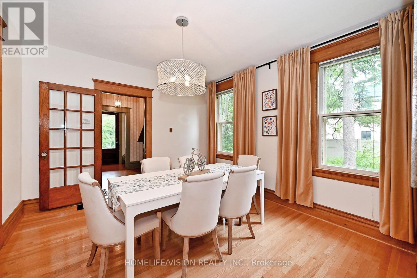 135 Elgin Street N, Cambridge, ON
