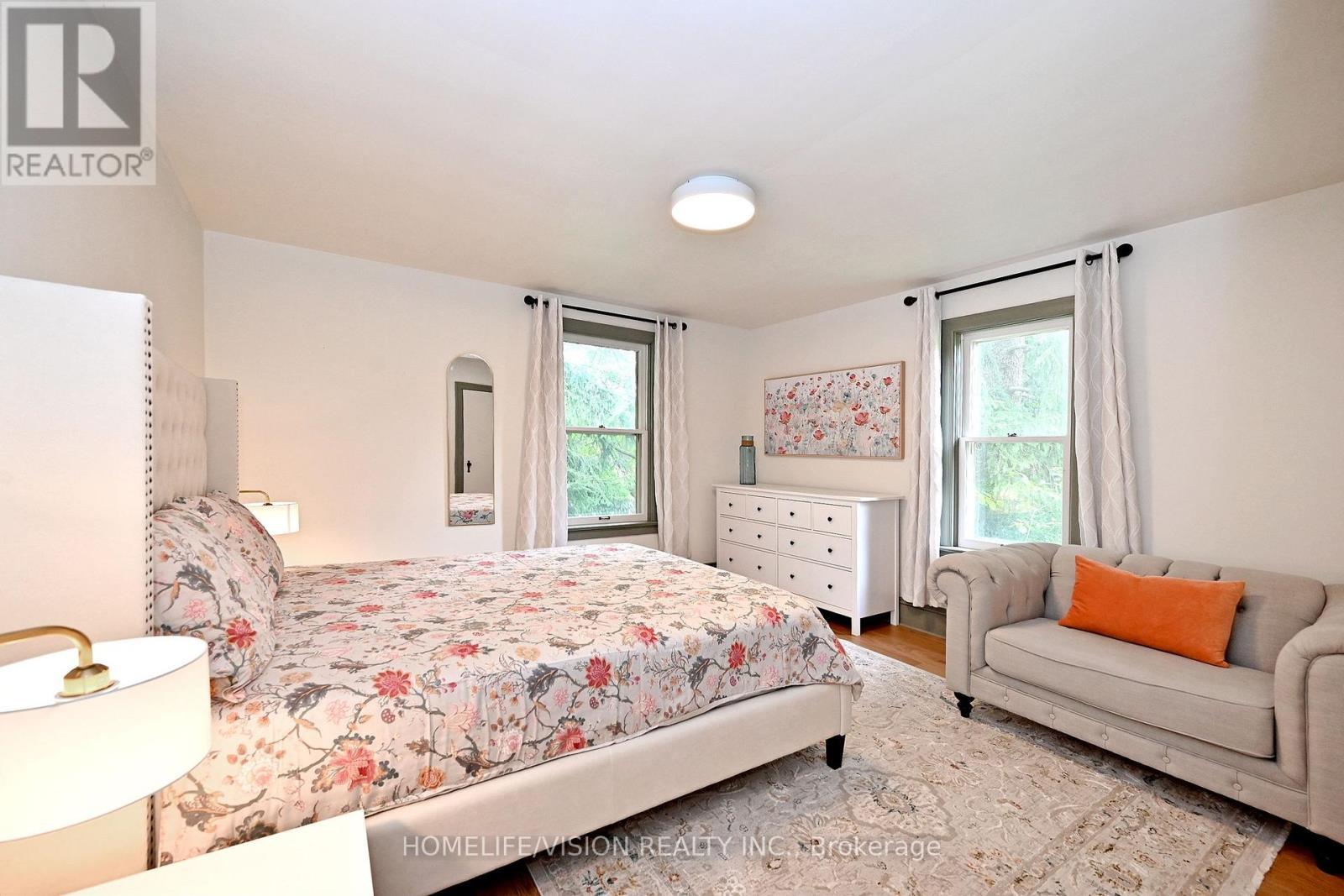 135 Elgin Street N, Cambridge, ON