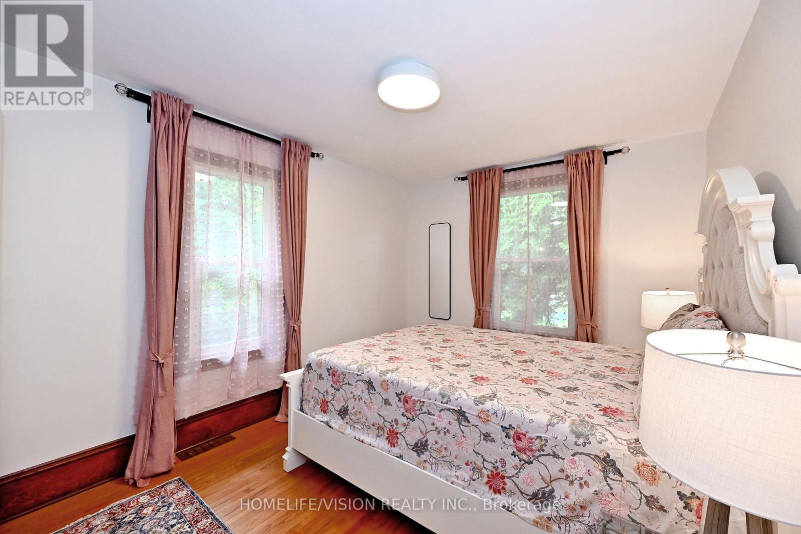 135 Elgin Street N, Cambridge, ON