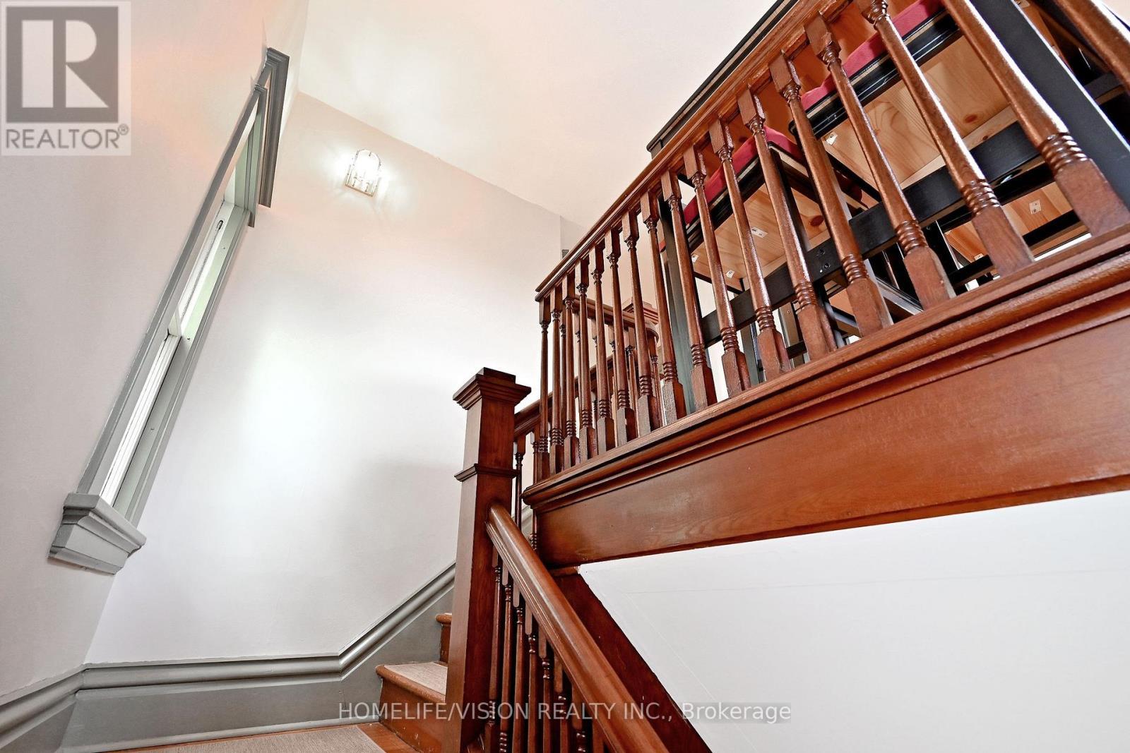 135 Elgin Street N, Cambridge, ON