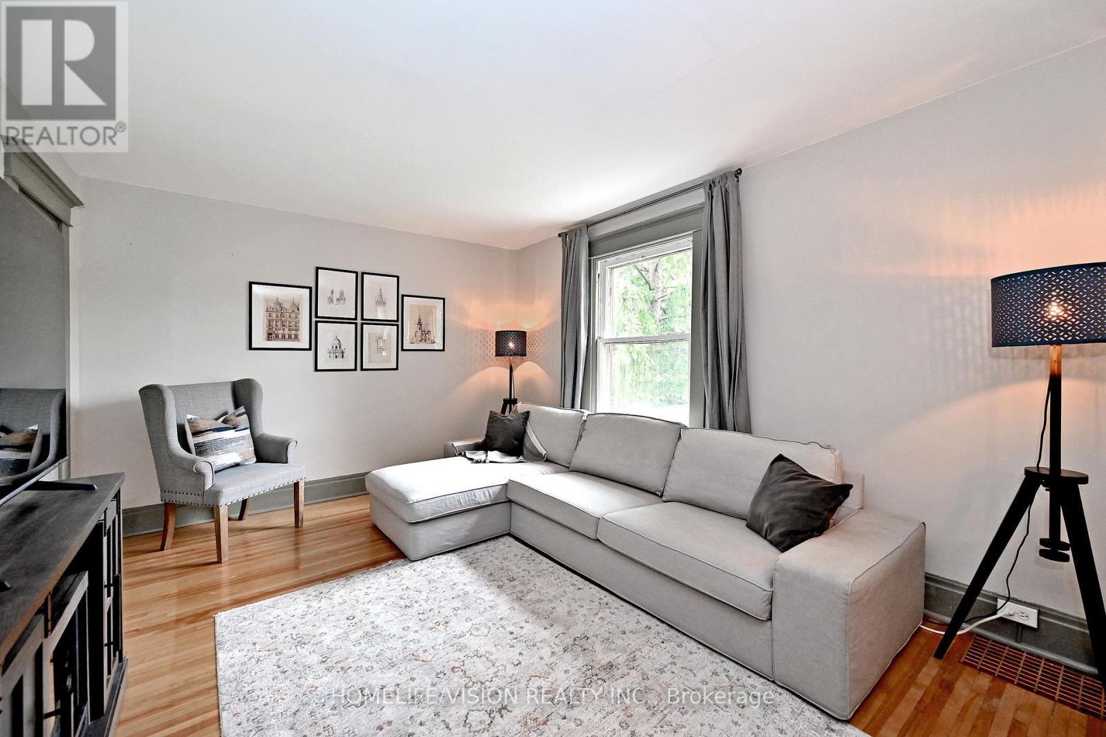 135 Elgin Street N, Cambridge, ON