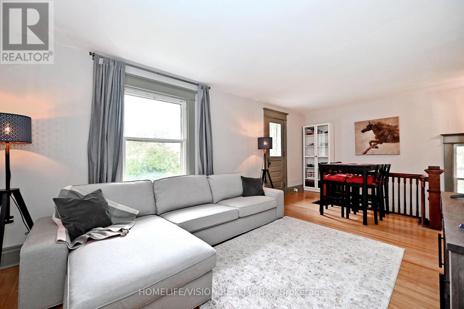135 Elgin Street N, Cambridge, ON