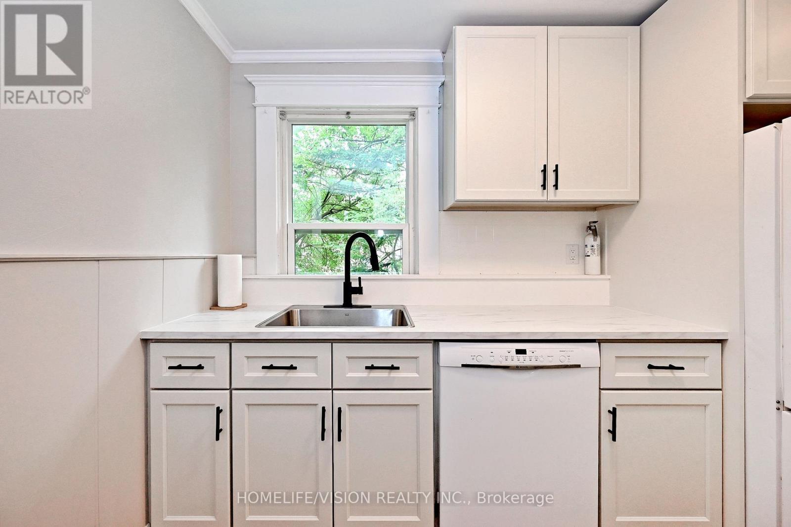135 Elgin Street N, Cambridge, ON