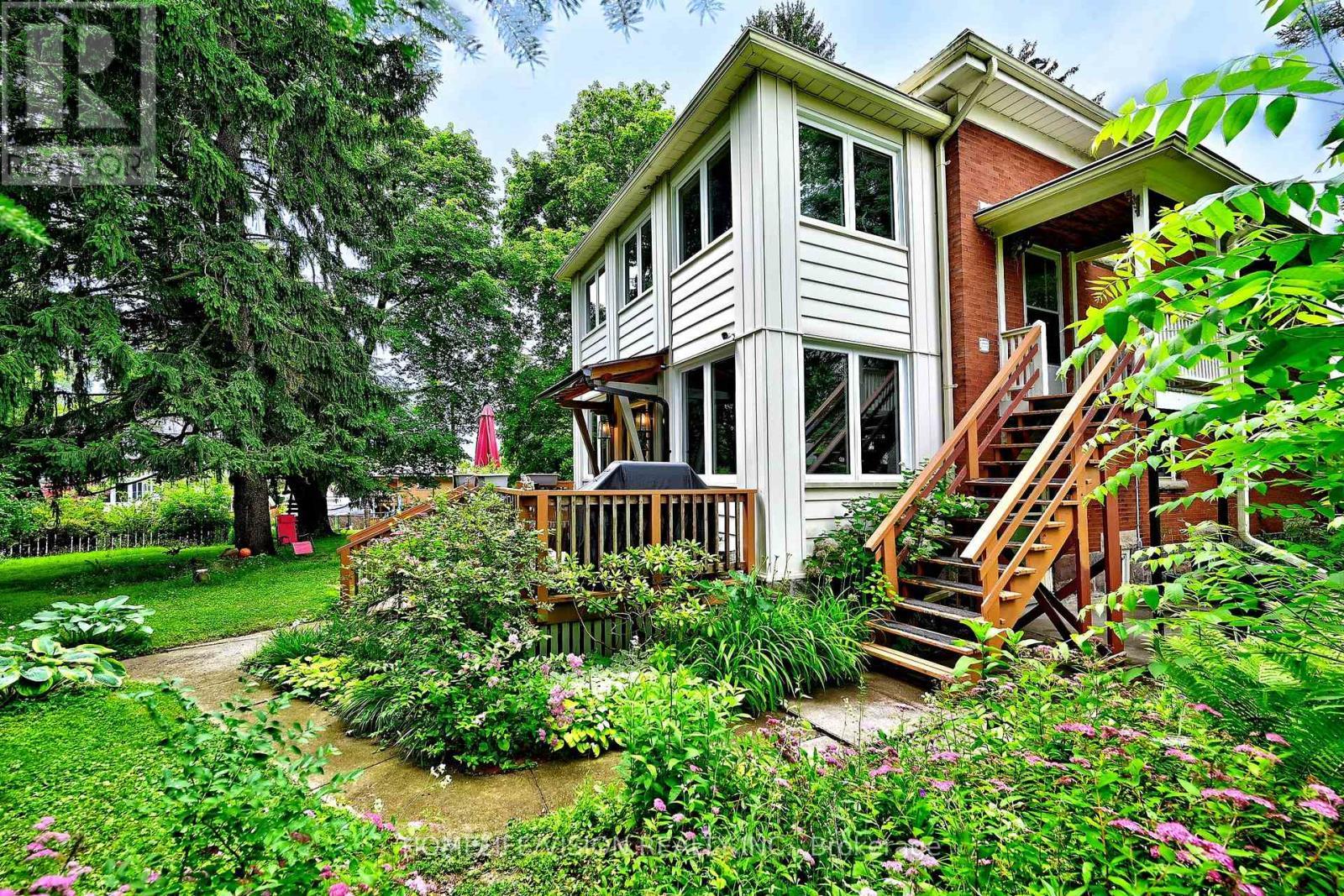 135 Elgin Street N, Cambridge, ON
