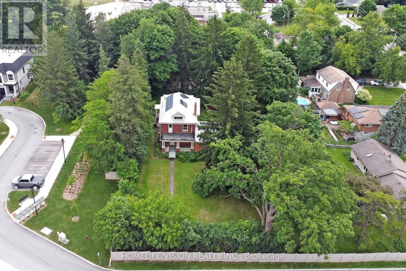 135 Elgin Street N, Cambridge, ON