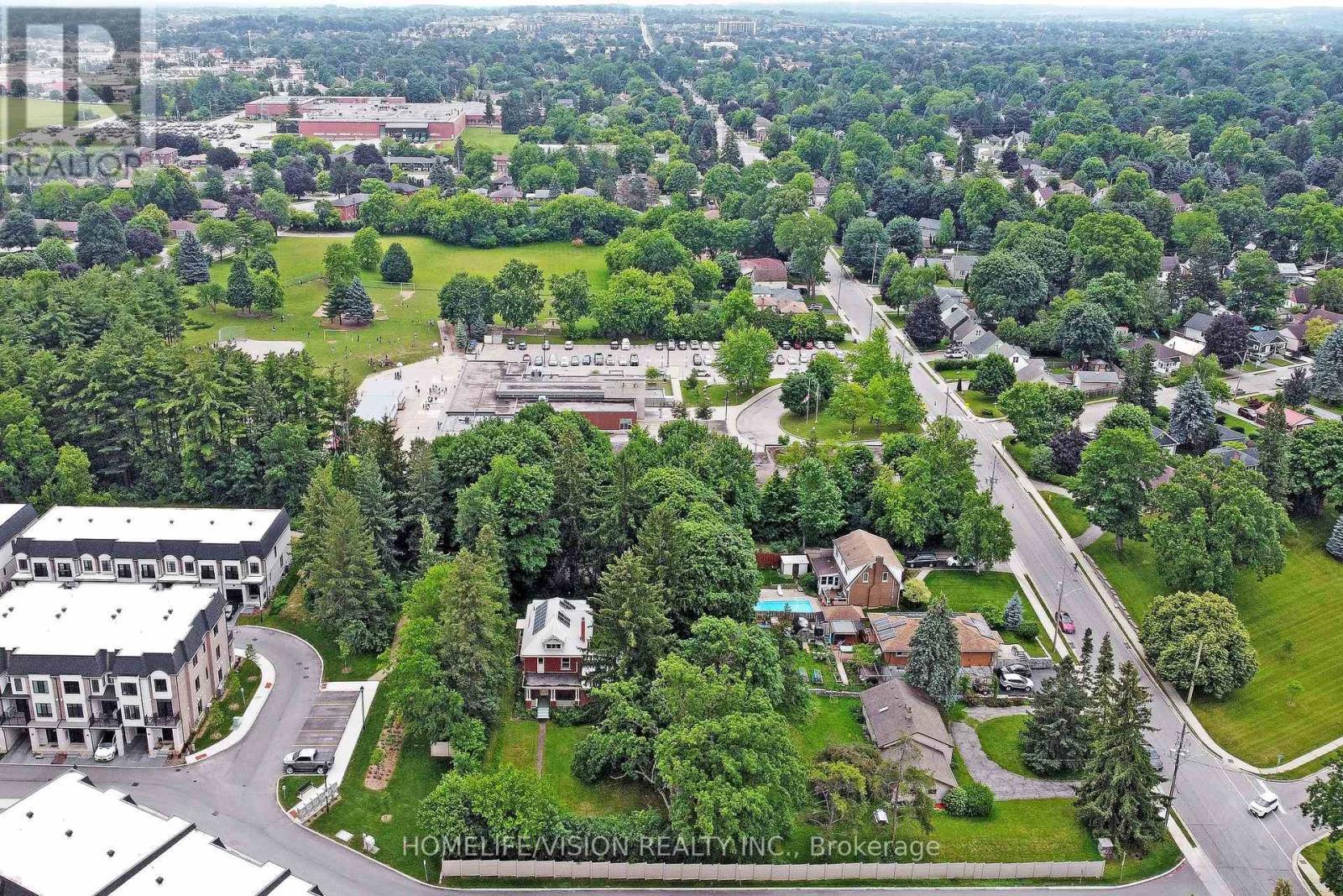 135 Elgin Street N, Cambridge, ON
