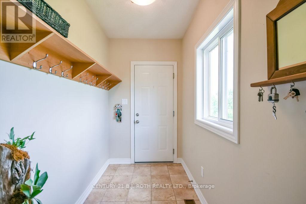 Mudroom with direct entry from the garage - 5051 Sideroad 25, Ramara, ON