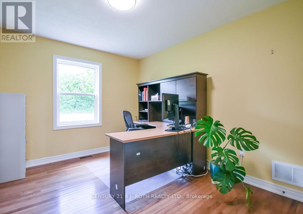 Bedroom #3 currently used as a home office - 5051 Sideroad 25, Ramara, ON