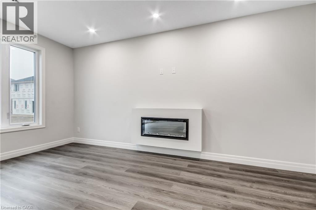 3 Hoylake Road, St. Thomas, ON - Indoor With Fireplace
