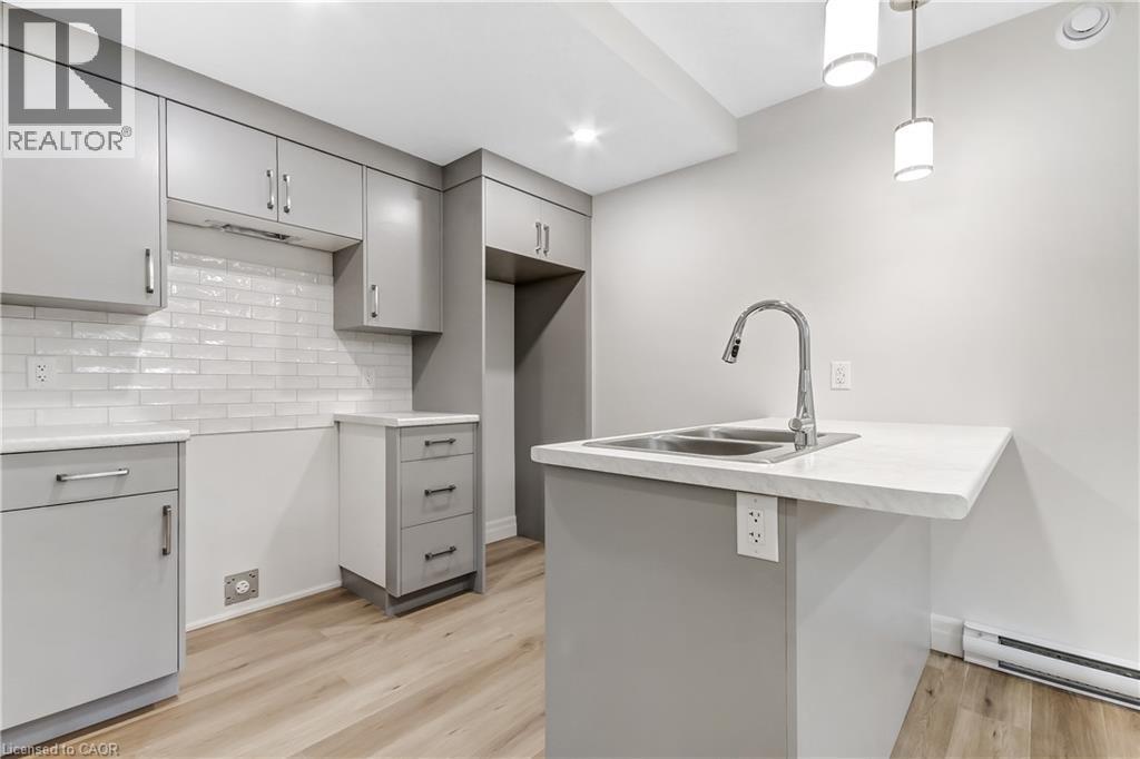 3 Hoylake Road, St. Thomas, ON - Indoor Photo Showing Kitchen