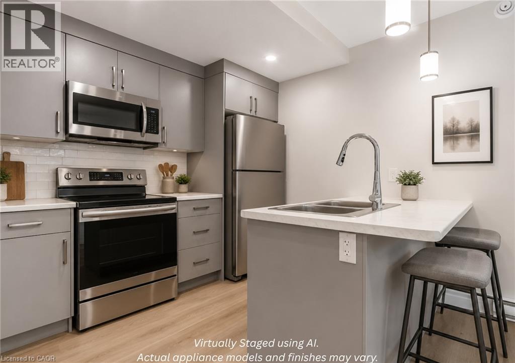 3 Hoylake Road, St. Thomas, ON - Indoor Photo Showing Kitchen With Double Sink With Upgraded Kitchen
