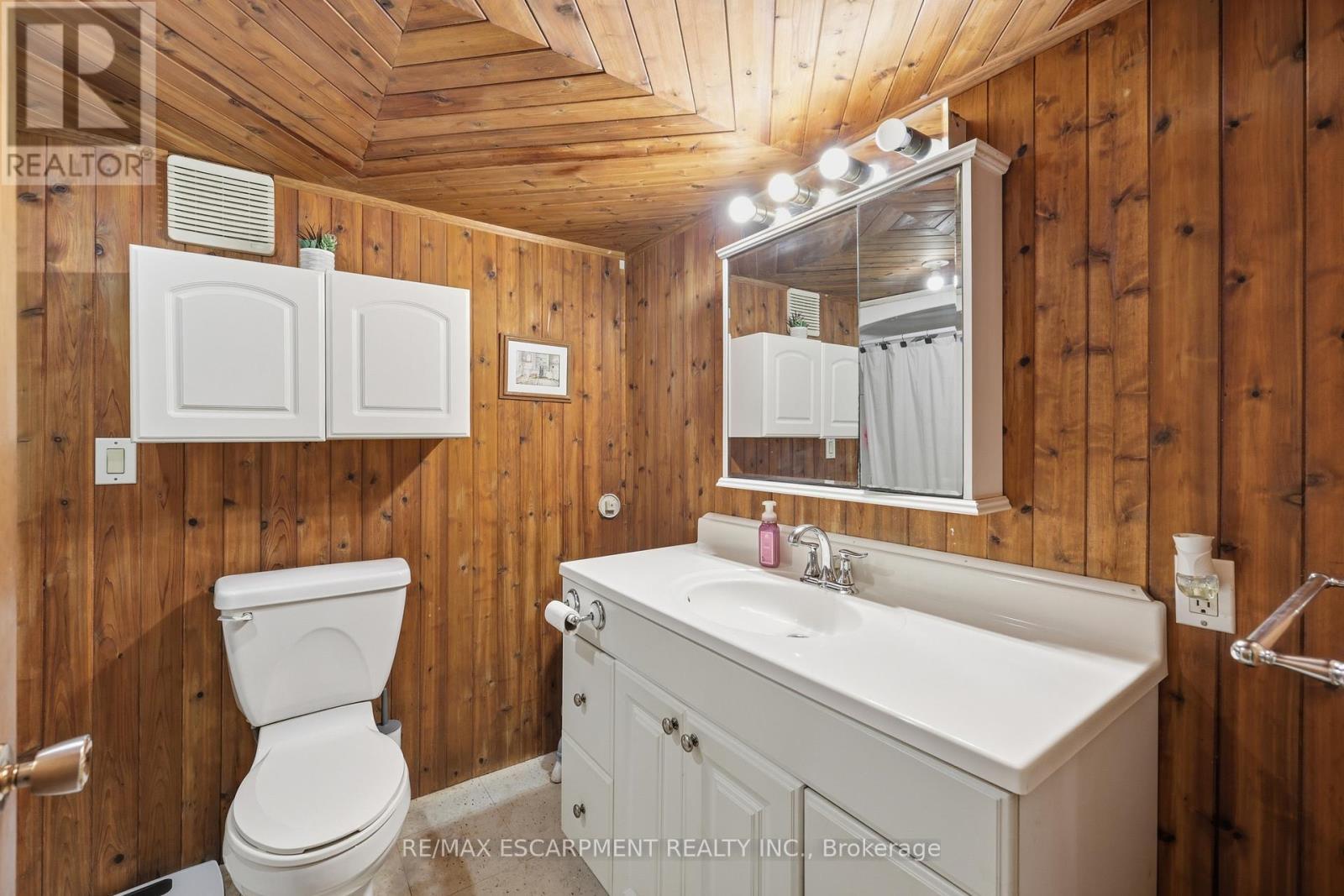 8404 Chippewa Road, Hamilton, ON