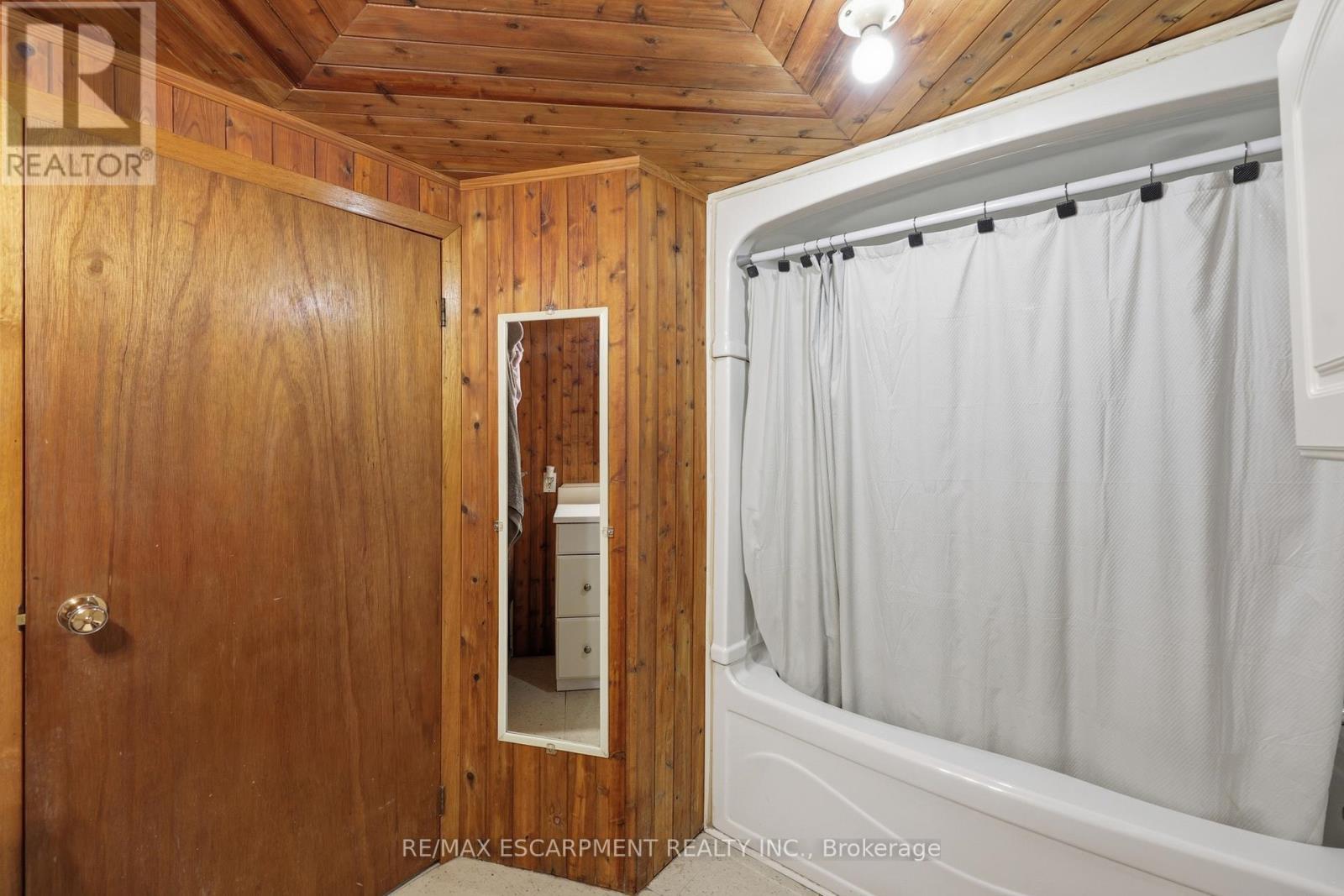 8404 Chippewa Road, Hamilton, ON