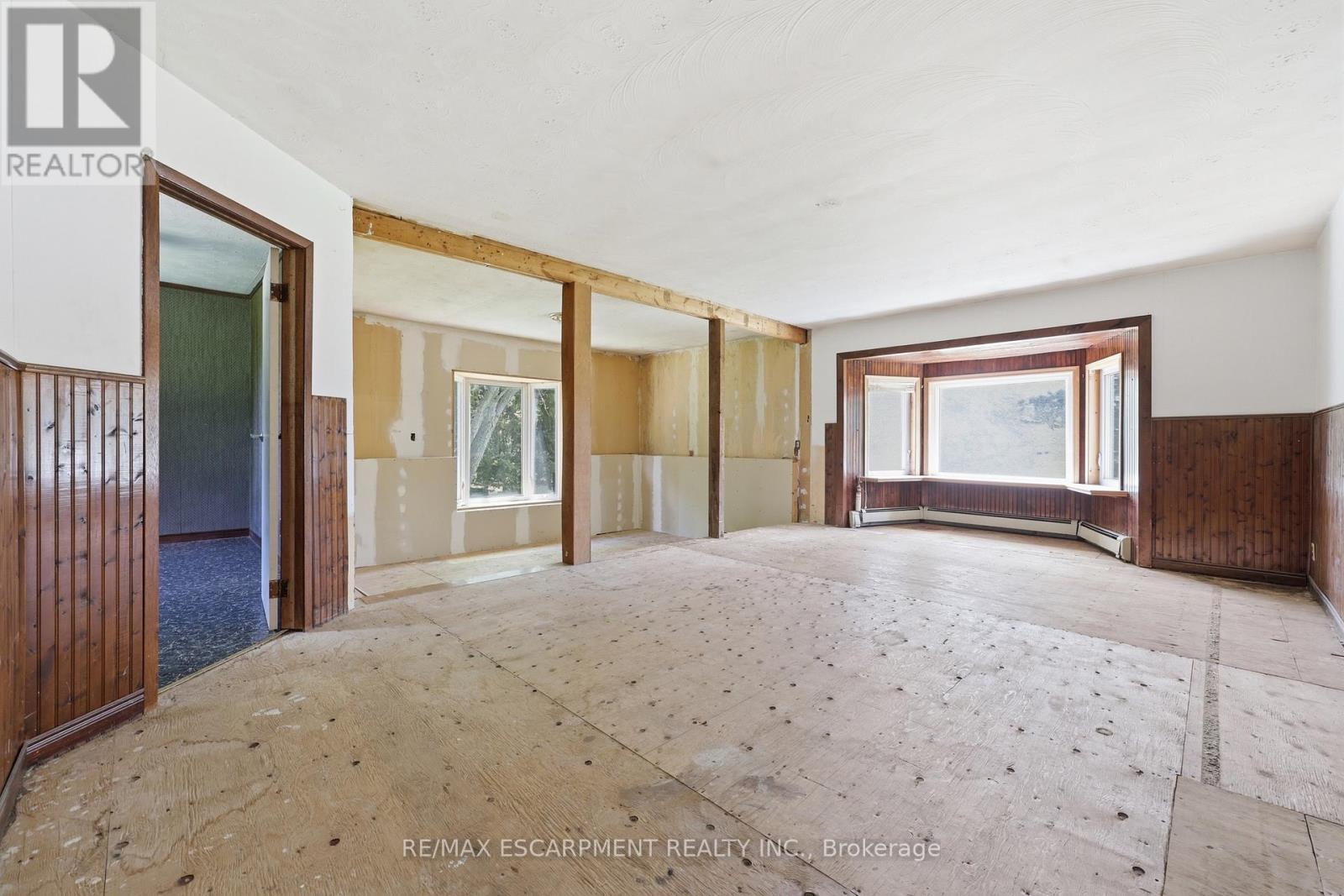 8404 Chippewa Road, Hamilton, ON
