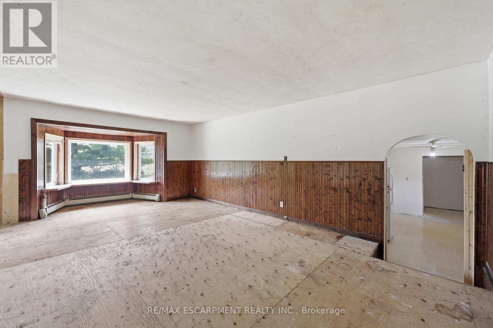 8404 Chippewa Road, Hamilton, ON