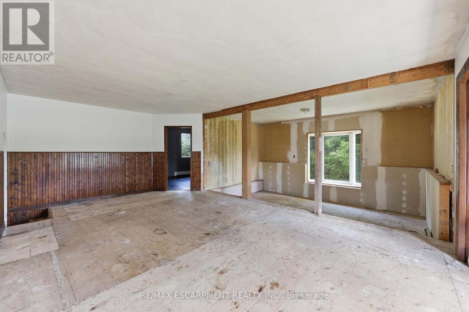 8404 Chippewa Road, Hamilton, ON