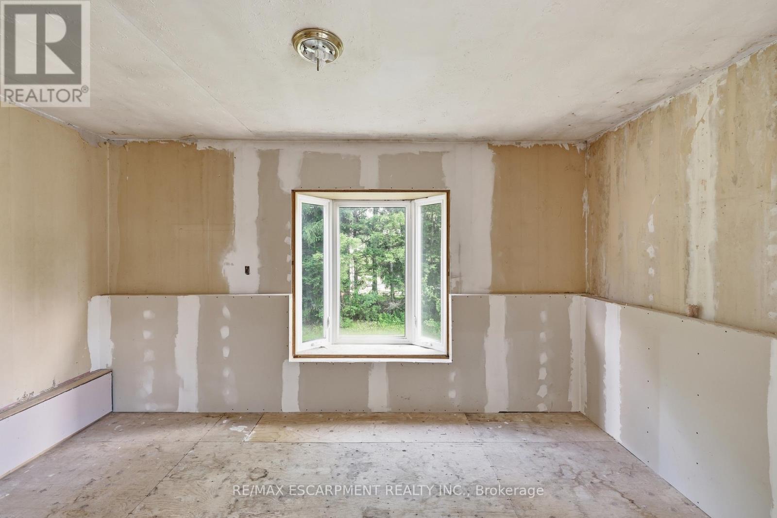 8404 Chippewa Road, Hamilton, ON