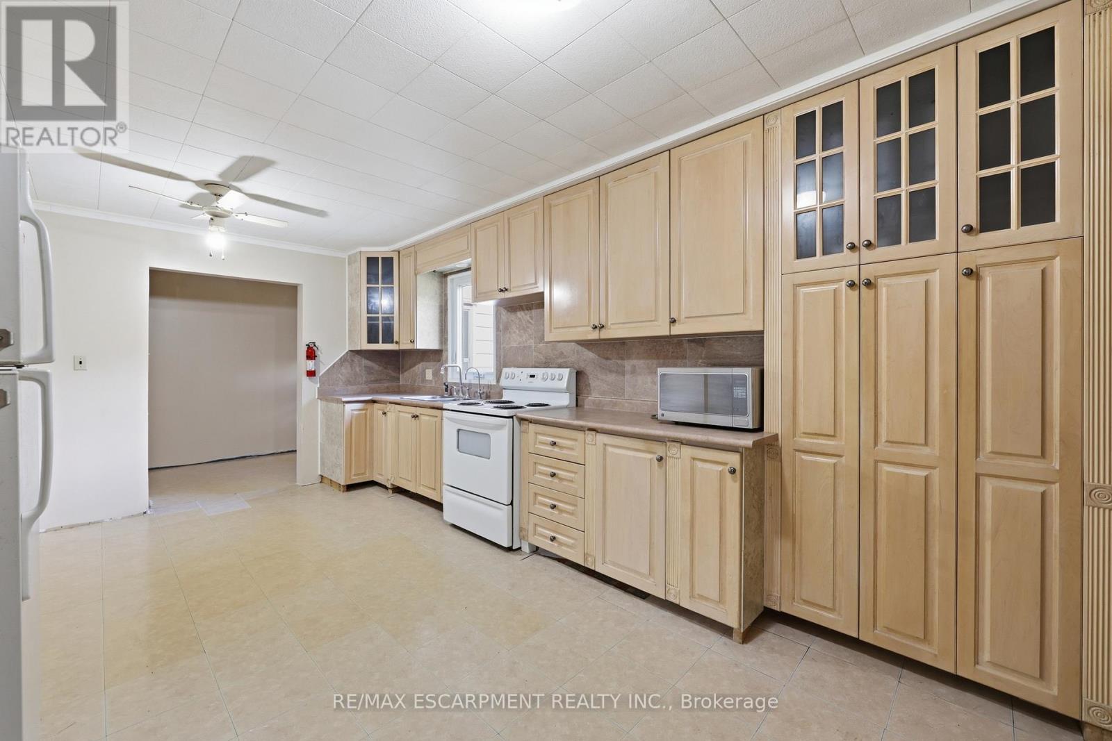 8404 Chippewa Road, Hamilton, ON